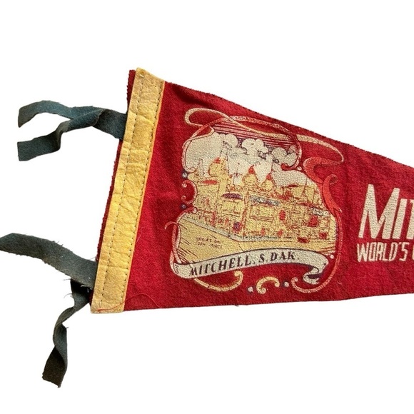 Vintage 1940s Mitchell South Dakota Felt Pennant Travel Souvenir Flag - Picture 2 of 5